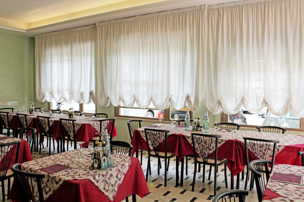 בלריה-איגאה מרינה Hotel Buda מראה חיצוני תמונה