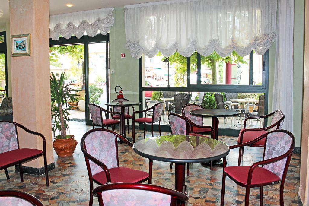 בלריה-איגאה מרינה Hotel Buda מראה חיצוני תמונה