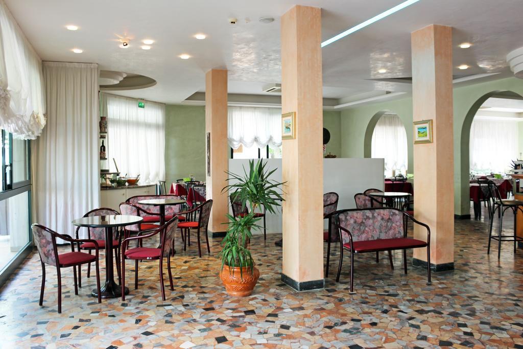 בלריה-איגאה מרינה Hotel Buda מראה חיצוני תמונה