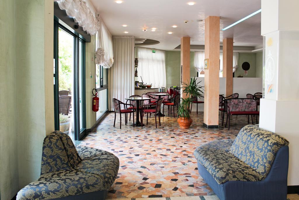 בלריה-איגאה מרינה Hotel Buda מראה חיצוני תמונה