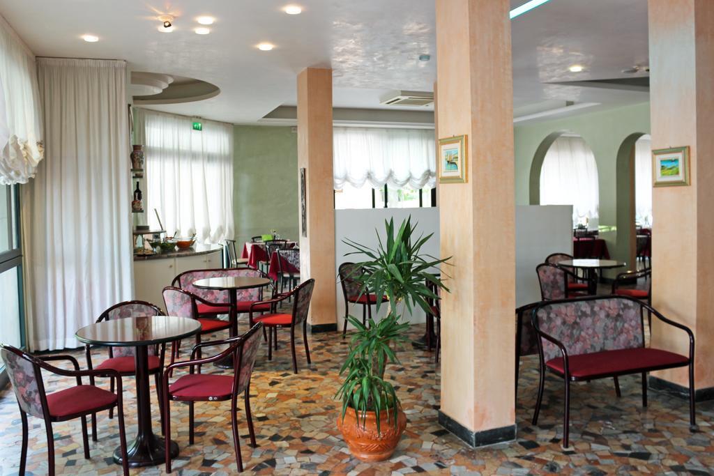 בלריה-איגאה מרינה Hotel Buda מראה חיצוני תמונה