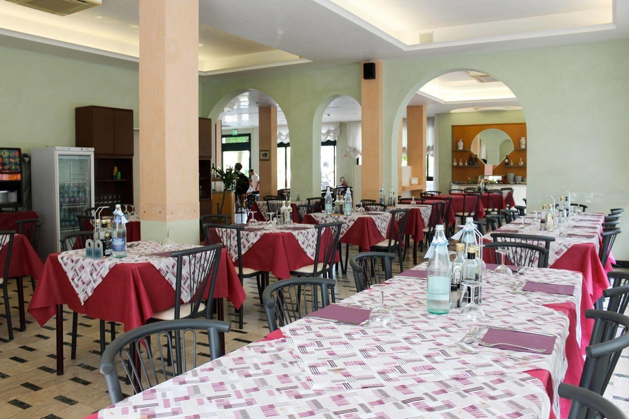 בלריה-איגאה מרינה Hotel Buda מראה חיצוני תמונה